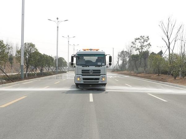 東風天錦灑水車配置高降塵效果好