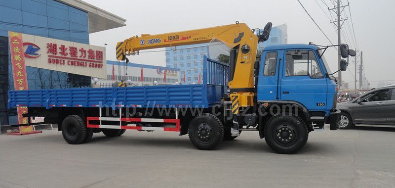 東風(fēng)小三軸隨車起重運輸車